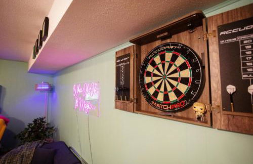 Blue Boho Music and Meme House Four Bedroom Home with Arcade near Westport Plaza - Foto 15