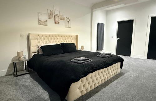 Luxury home 5 bedroom 3 bathroom games room parking - Foto 2