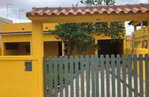 Casa espaçosa com Piscina próximo a Praia e lagoa - Foto 3