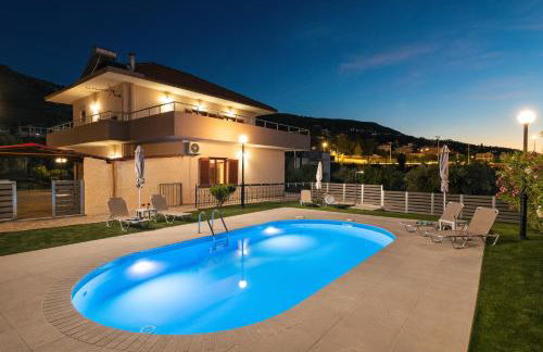 Garden House with Pool, 10min to center - Foto 2