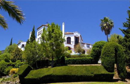Paradisiacal Villa in Benahavís with Jacuzzi and Private Pool - Photo 3