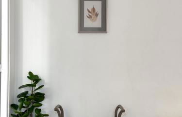 Central Studio - Bright & Modern - Private Terrace - AirCon - Near Train & Beach - Foto 26