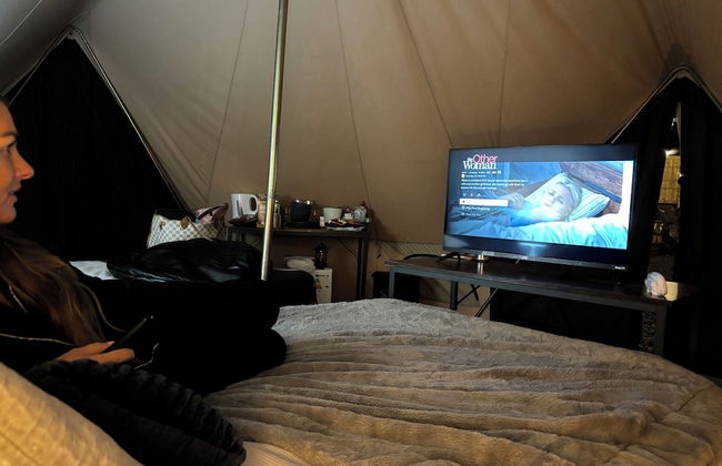 Cozy Winter Hot Tent With Log Burner, Tv & Hot tub - Photo 5