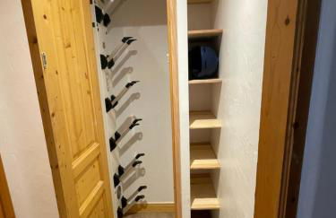 Meribel Centre La Chaudanne, real ski in and out right on slopes, 3 bedrooms 2 bathrooms, newly renovated, Chalet l'Épervière - Foto 23