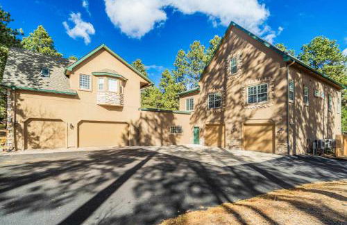 Luxury Retreat with Hot Tub Fire Pit & Forest Views - Foto 9