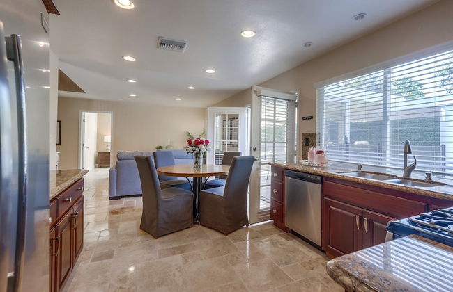 Beautiful Backyard Oasis 5 bedroom 3 Bathroom Home - Foto 19