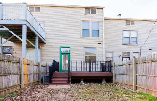 Cozy & Modern Soulard 4BR & Game Room ABODEbucks - Foto 39