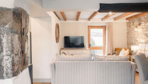 Mycock Cottage - Photo 4