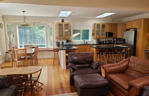 Expansive Dual-Kitchen Retreat - Foto 7