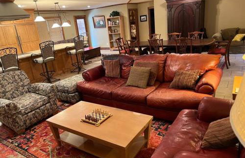 Oxford Chalet Getaway with Lake/Beach Access - Foto 47