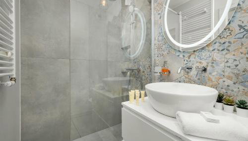 Apartament Blisko Rzeki Tuż przy Porcie we Wrocławiu z Parkingiem by Noclegi Renters - Foto 4, towels, Shower