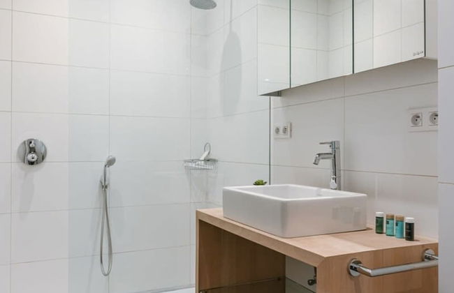 Spacious Apartment With Parking on Prime Location - Foto 26