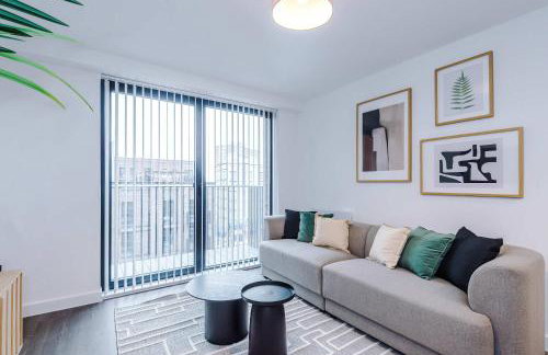 Modern 2BR Apartment w Secure Parking Salford - Foto 1