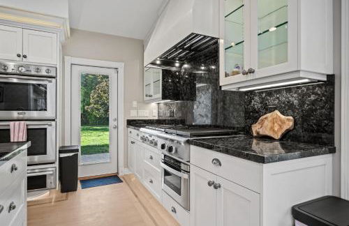 Hobbs Mill Ski Lodge Theater Games Dogs OK - Photo 56