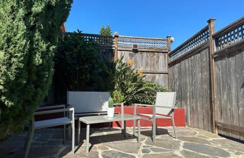 3-Bedroom, Prime Location, Private Backyard! - Foto 37