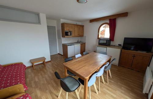 Appartement 4 pièces pour 6-8 personnes, 2 chambres, 1 cabine, 2 canapés-lit double dans le salon, au pied des pistes et piscine l'été, wifi fibre - Foto 61