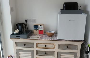 Contemporary one bed studio. Sea views and parking - Foto 9