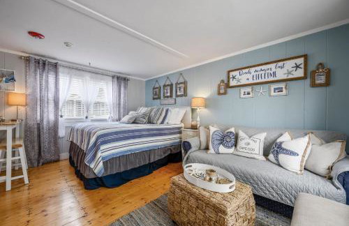 Charming Dennis Port Getaway for Two with Pool Walk to Beach - Photo 13