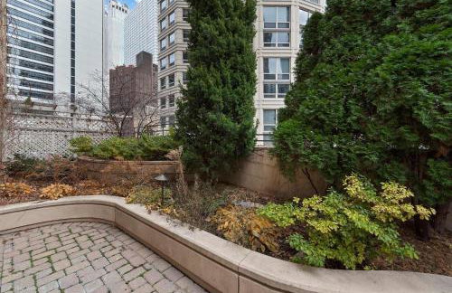 The Bernadin- Designer 3BR City Center with Balcony - Photo 32