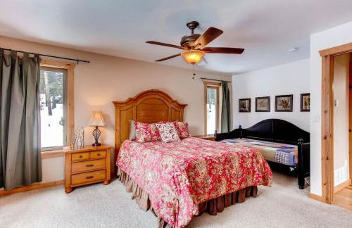 Serene Mountain Cabin Nestled Amongst the Pines - Alpenhaus - Foto 57