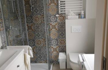 Dom nad jeziorem z prywatnym pomostem i linią brzegową - Foto 15