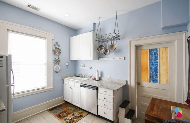 Artist's House Upper Apt Walk to Forsyth - Photo 20