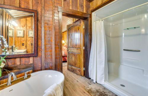 Clarkesville Rustic Hideaway on 38-Acre Farm! - Foto 13