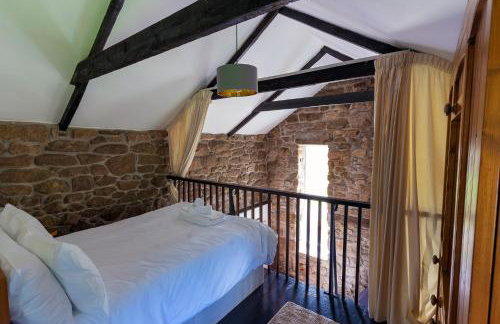 Beautiful Cornish barn in the stunning Lamorna valley with large garden - Photo 12