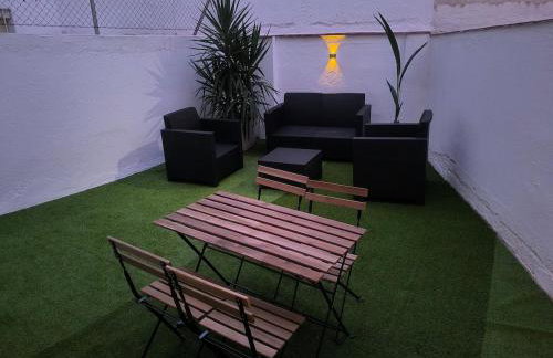 Modern Apartment with Terrace near the Center - Photo 24