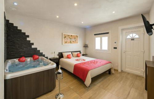 Douceur d’une nuit (studio avec jaccuzi privatif) - Foto 3