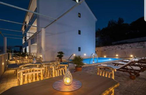 La Perla Apartments - Photo 27