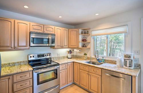 Lakefront Otis Home with Stunning Views and Boats! - Foto 19