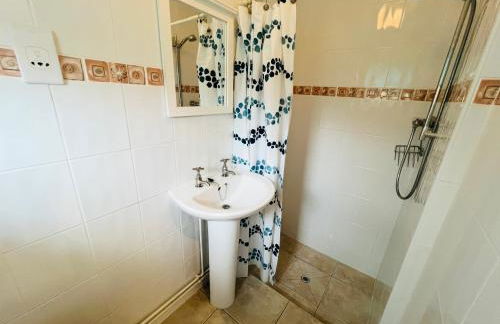 2 Bedroom Bungalow SV58, Seaview, Isle of Wight Free Wi-Fi - Photo 6