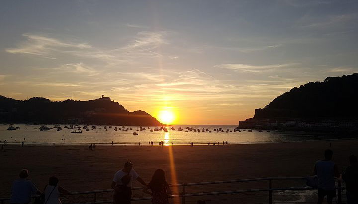 Transfert privé de Bilbao à Saint-Sébastien en passant par la côte basque - Photo 1, Coucher de soleil à Saint-Sébastien