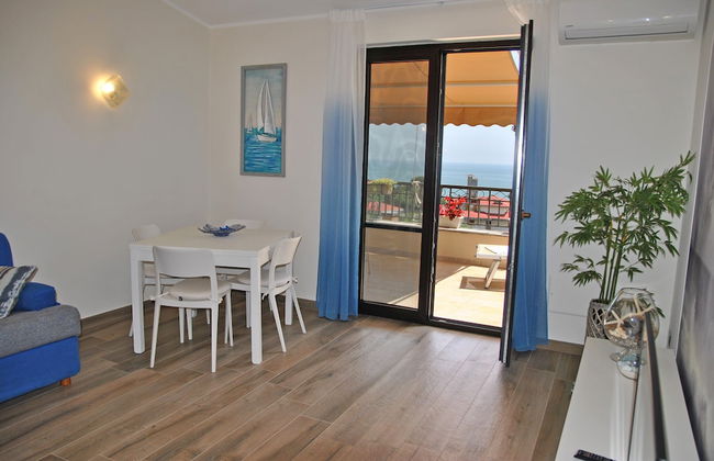Dinky Home Air-conditioned Penthouse With sea View Terrace - Photo 14