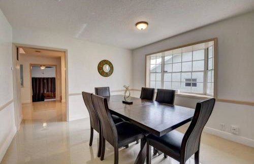 5 BR Mansion with Pool and non-heated Jacuzzi Games in Boynton Beach - Photo 52