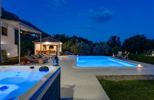 VILLA BEYBE with Jacuzzi, large private pool 50m2, BBQ,free WIFI, 3 bedrooms - Foto 41