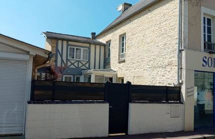 Embruns maison spacieuse rénovée 5 ch 3 sdb 2 WC belle terrasse aménagée barbecue à 250 m de la plage en plein centre d' Arromanches au coeur des plages du débarquement, proximité de Bayeux - Foto 55