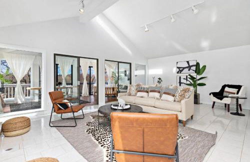 Stunning home woods 15 min to overlandpark - Photo 69