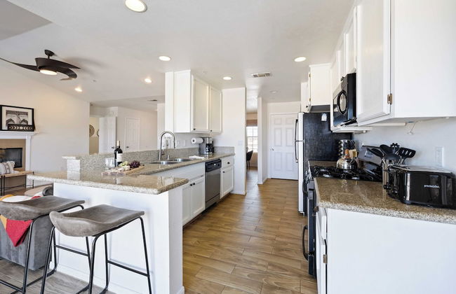 Casa De Kota by Avantstay Pool, Firepit, & Games Secluded & Chic - Photo 13