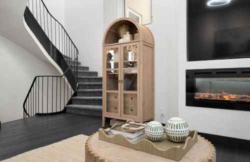 City Lights and Rooftop Nights by Rather Be Properties - Foto 27