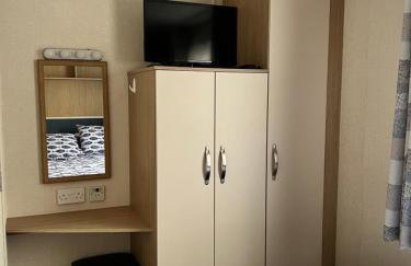 Mollys Retreat pet friendly three bed caravan with small garden Newquay Bay Resort Quieter area of park - Foto 15