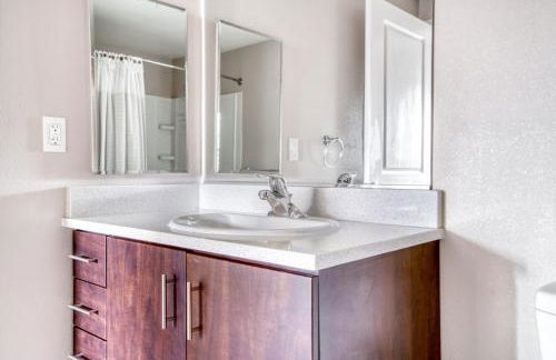 Blueground Centennial pool nr Red Morton Park SFO-852 - Foto 11