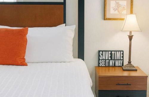 Longhorn Home with King Bed & Rain Showers Walk to DT Activities, Lake & Eateries - Foto 2