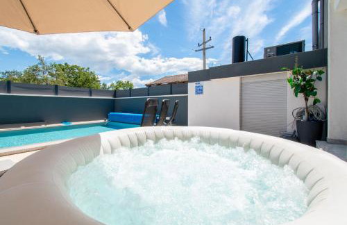 Villa Marsel with Pool & Jacuzzi by Istrabook - Foto 3