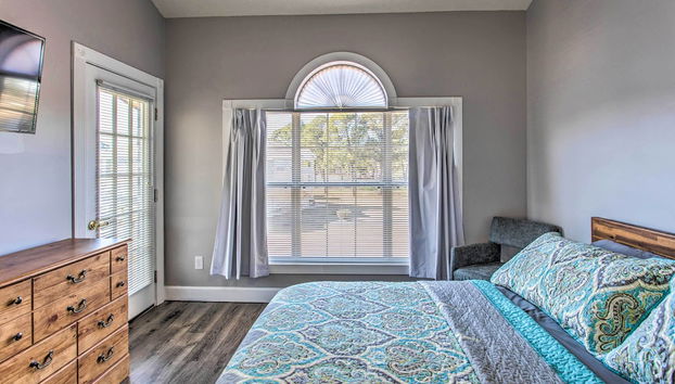 Condo w/ Pool & Golf Course View, < 2 Mi to Beach - Foto 3, Interior