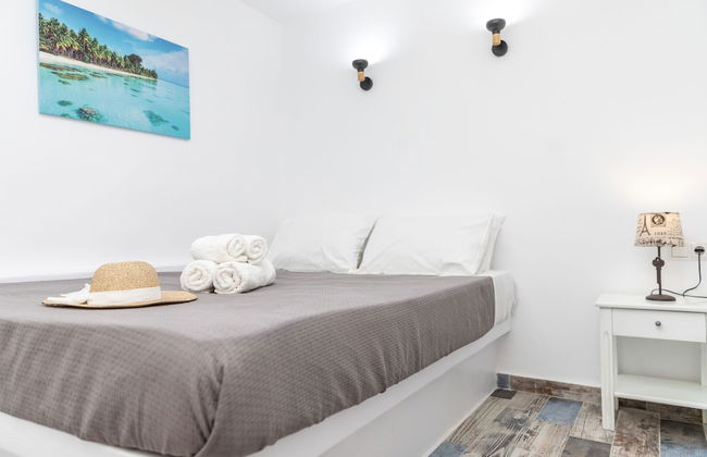 Depis Luxury Suites - Photo 27