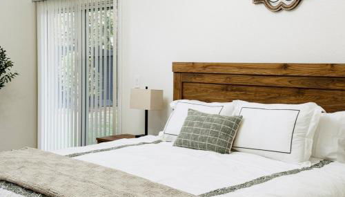 Charming Retreat in CA Valley - Photo 4