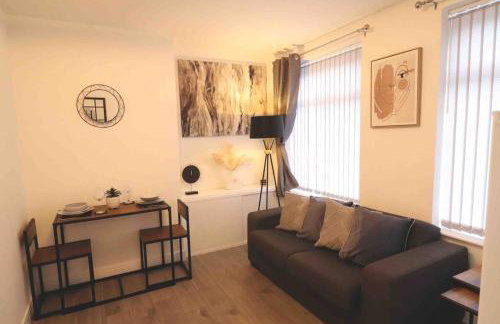 Stylish one bed apartment with off road parking - Photo 1