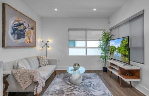 Amazing, Spacious Unit, Heart LA - Photo 23